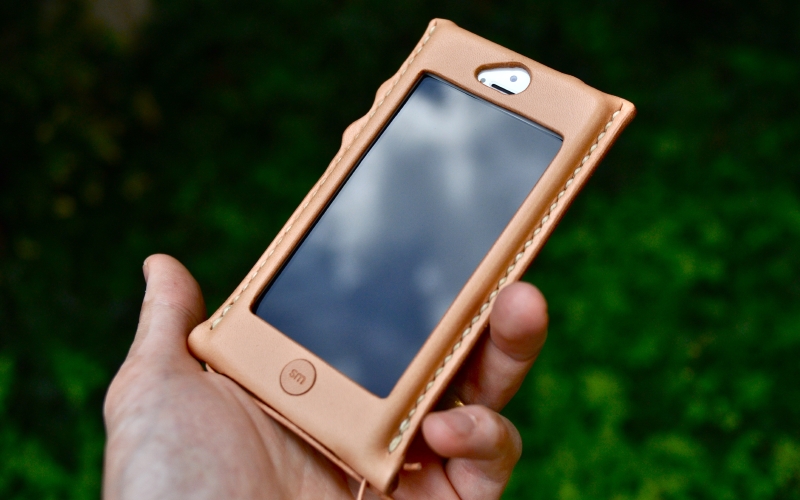 iphone5leathercover_sm1.JPG